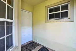 8800 Lake Park Cir N, Davie, FL 33328 - Photo 5