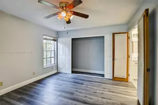 8800 Lake Park Cir N, Davie, FL 33328 - Photo 17