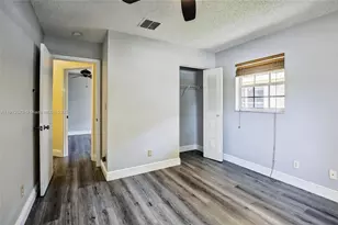 8800 Lake Park Cir N, Davie, FL 33328 - Photo 27