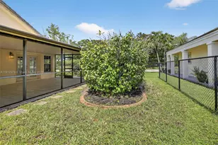 8800 Lake Park Cir N, Davie, FL 33328 - Photo 35