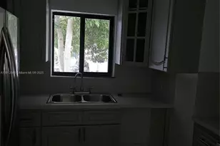 14710 NE 5th Ct, Miami, FL 33161 - Photo 3