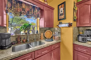 683 W 39th St, Hialeah, FL 33012 - Photo 13