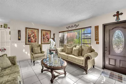 683 W 39th St, Hialeah, FL 33012 - Photo 5