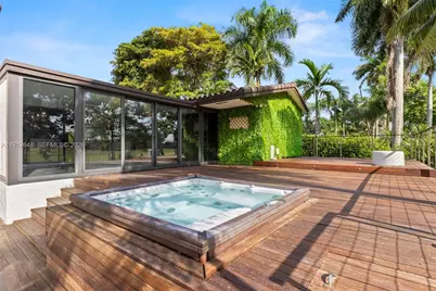 19035 E Saint Andrews Dr, Hialeah, FL 33015 - Photo 49