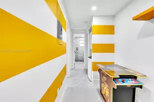 923 NW 110th St, Miami, FL 33168 - Photo 9