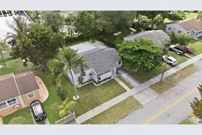 560 NE 110th Ter, Miami, FL 33161 - Photo 31