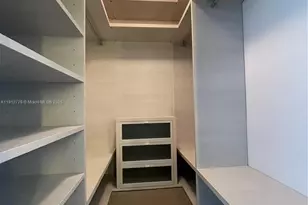 68 SE 6th St, Miami, FL 33131 - Photo 17