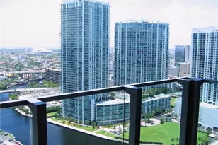 68 SE 6th St, Miami, FL 33131 - Photo 3