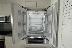 68 SE 6th St, Miami, FL 33131 - Photo 9