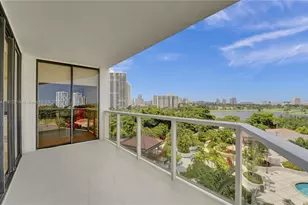 20281 E Country Club Dr, Aventura, FL 33180 - Photo 19