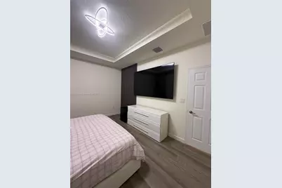 10009 W 32nd Ln, Hialeah, FL 33018 - Photo 9