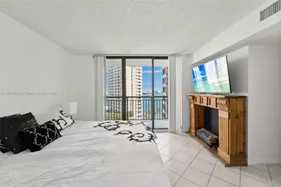 540 Brickell Key Dr #1406, Miami, FL 33131 - Photo 17