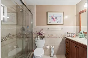 7020 W 35th Ave, Hialeah, FL 33018 - Photo 15