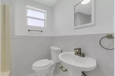 342 W 37th St, Hialeah, FL 33012 - Photo 21