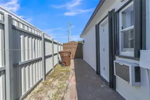 342 W 37th St, Hialeah, FL 33012 - Photo 13