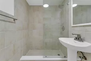 342 W 37th St, Hialeah, FL 33012 - Photo 23