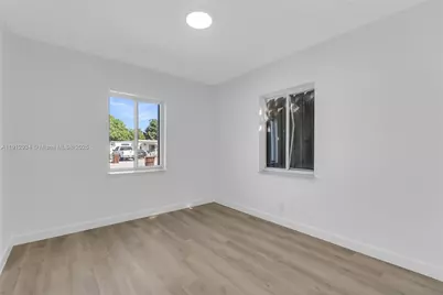 342 W 37th St, Hialeah, FL 33012 - Photo 25