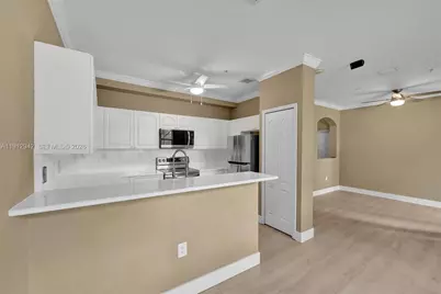 100 Jacaranda Country Club Dr #203, Plantation, FL 33324 - Photo 17