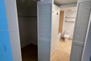 41 SE 5th St, Miami, FL 33131 - Photo 11