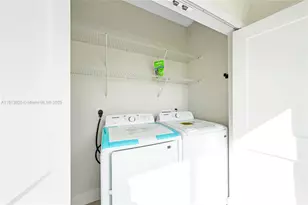 4303 E 8th Ct, Hialeah, FL 33013 - Photo 19