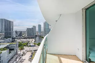 41 SE 5th St, Miami, FL 33131 - Photo 5