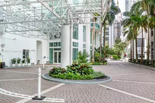 41 SE 5th St, Miami, FL 33131 - Photo 25