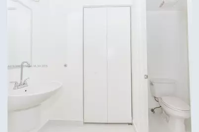 690 SW 1st Ct #PHI20, Miami, FL 33130 - Photo 5