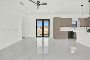 916 Manresa Ave S, Lehigh Acres, FL 33974 - Photo 5