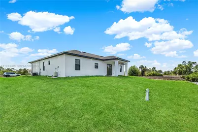 916 Manresa Ave S, Lehigh Acres, FL 33974 - Photo 25