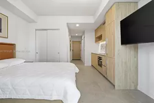 11 NE 6th St, Miami, FL 33132 - Photo 9