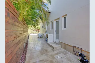 2421 NE 7th Pl, Fort Lauderdale, FL 33304 - Photo 45