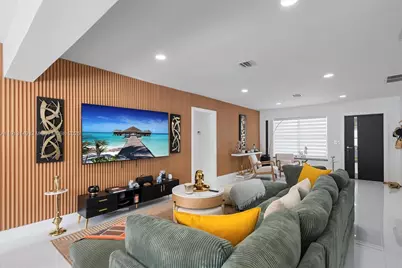 1115 N 13th Ter, Hollywood, FL 33019 - Photo 11