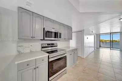 117 Lake Emerald Dr #408, Oakland Park, FL 33309 - Photo 7
