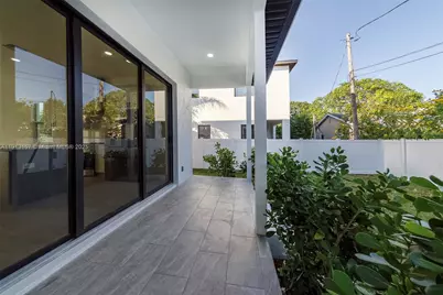 2925 13th St N, Saint Petersburg, FL 33704 - Photo 5