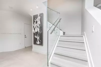 6745 NW 103rd Ave, Doral, FL 33178 - Photo 9