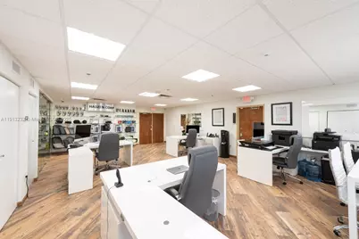 4300 Biscayne Blvd #303, Miami, FL 33137 - Photo 5