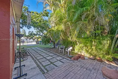 1798 SW 4th St, Homestead, FL 33030 - Photo 19