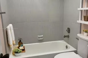 235 E Burgundy E, Delray Beach, FL 33484 - Photo 11