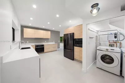 151 NE 43rd St, Miami, FL 33137 - Photo 27