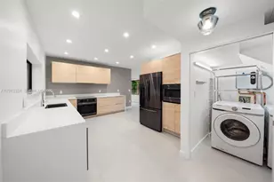 151 NE 43rd St, Miami, FL 33137 - Photo 27