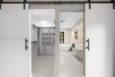 151 NE 43rd St, Miami, FL 33137 - Photo 11