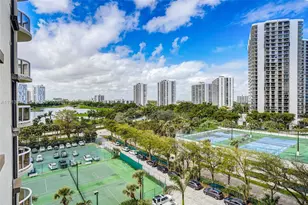 20191 E Country Club Dr, Aventura, FL 33180 - Photo 21