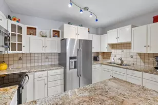 5005 Collins Ave, Miami Beach, FL 33140 - Photo 15