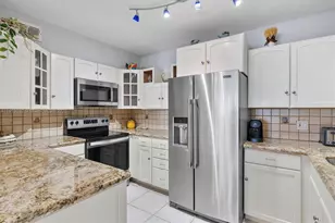 5005 Collins Ave, Miami Beach, FL 33140 - Photo 13