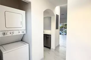 7991 NW 8th St, Miami, FL 33126 - Photo 7