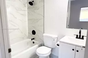 7991 NW 8th St, Miami, FL 33126 - Photo 11