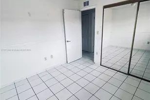 2925 W 80th St, Hialeah, FL 33018 - Photo 17