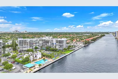 1000 Parkview Dr #229, Hallandale Beach, FL 33009 - Photo 5