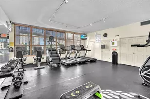 1000 Parkview Dr, Hallandale Beach, FL 33009 - Photo 27