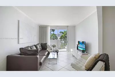 1621 Bay Rd #606, Miami Beach, FL 33139 - Photo 3